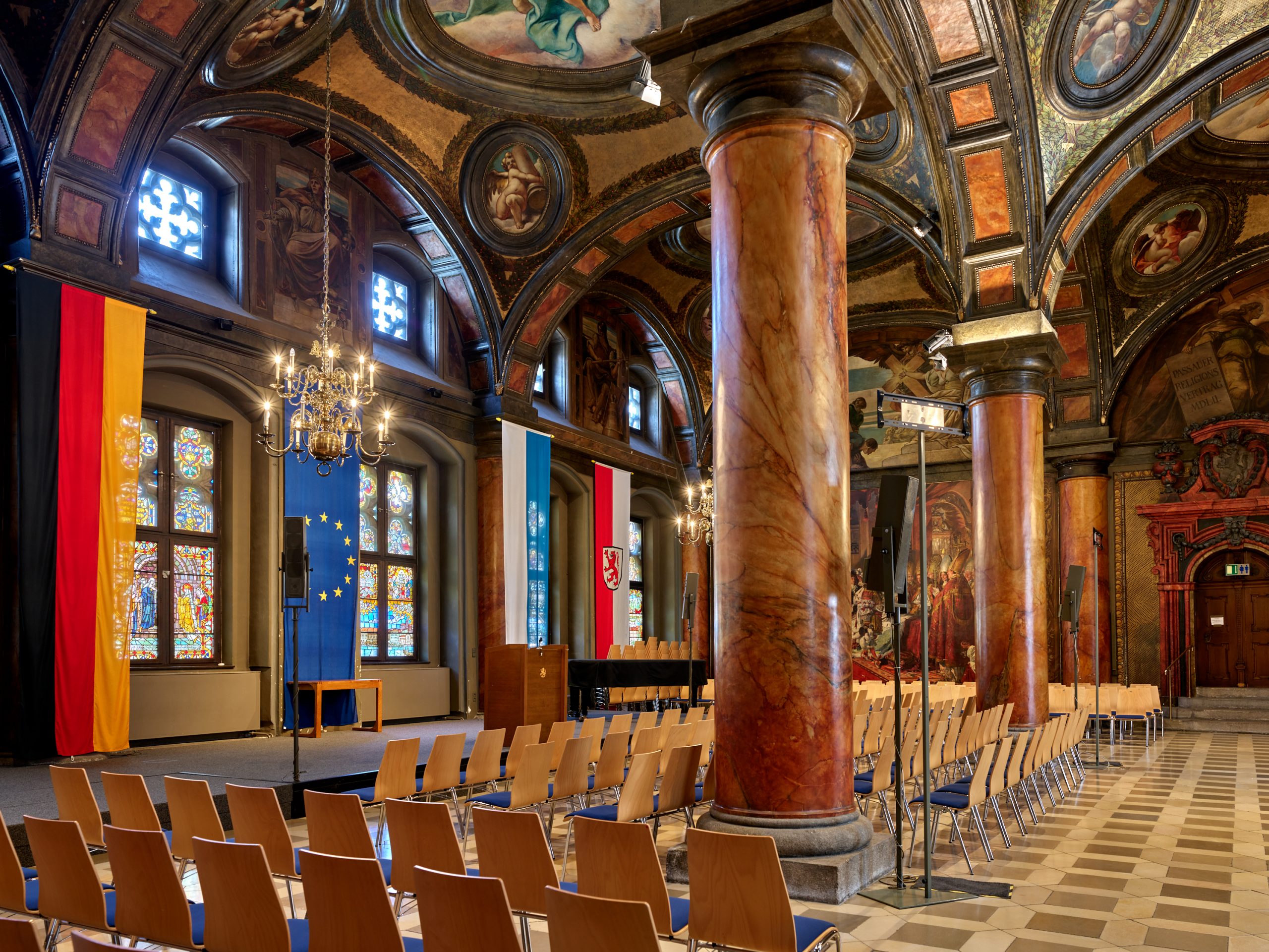 Foto des Großen Rathaussaals im Rathaus Passau