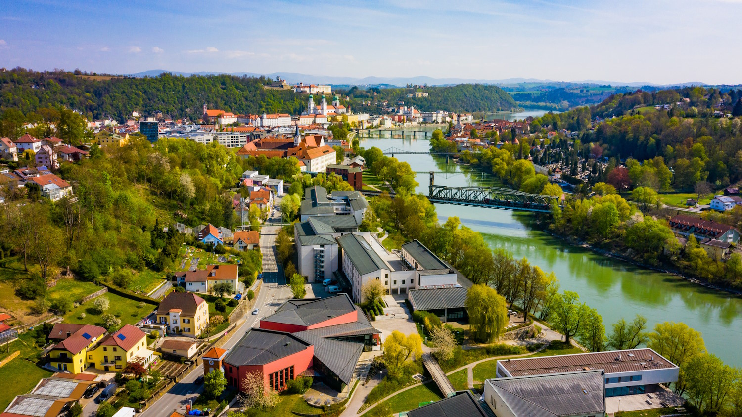 An  aerial photo of the university of Passau's campus with the river Inn on the right